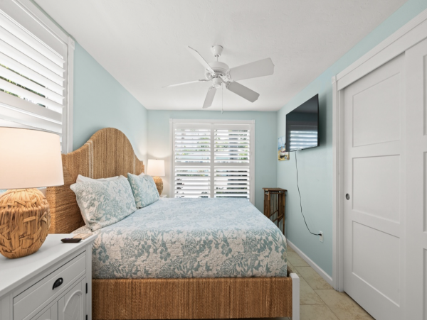 Holmes Beach Vacation Home with Pool 4 houses to beach